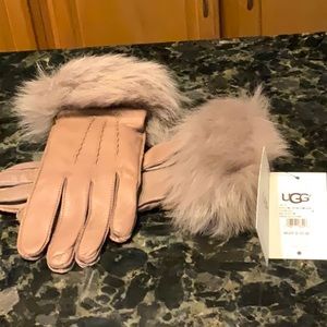 UGG 3PT Long Toscana Trim Glove, Size M, Never Worn with Tags